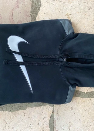 Sweat-shirt capuche Nike en bon état, marque: Nike, état: Bon état, taille: M, 7,00 €, 8,05 € Protection acheteurs incluse