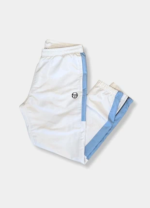 Pantalon Track pant vintage Sergio Tacchini – Blanc & bleu clair – Taille XL – Années 90 / 2000, merk: Sergio Tacchini, staat: Heel goed, maat: L, € 20,00, € 21,70 inclusief Kopersbescherming Pro
