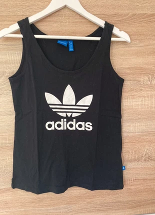 Adidas Top, merk: adidas, staat: Heel goed, maat: M / 38 / 10, € 4,00, € 4,90 inclusief Kopersbescherming