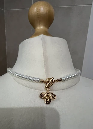 Ras de cou perles et fermoir abeille, marca: Fantaisie, estado: Nuevo sin etiquetas, 14,00 €, 15,40 € Protección al comprador incluida