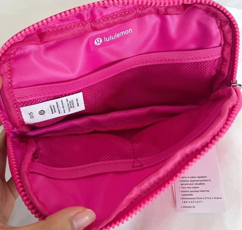 Lululemon Everywhere Belt Bag 1L Sonic Pink Brand new with tags!! 4