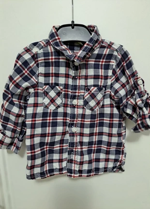 Chemise tape à l'œil 12 mois avec manches longues qui se retroussent, merk: Tape à l'œil, staat: Heel goed, maat: 9-12 maanden / 74 cm, € 2,00, € 2,80 inclusief Kopersbescherming