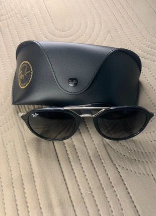 Lunettes de Soleil Ray-Ban Noires avec Étui – Homme/Femme – Très Bon État, brand: Ray-Ban, condizioni: Ottime, €30.00, €32.20 include la Protezione acquisti