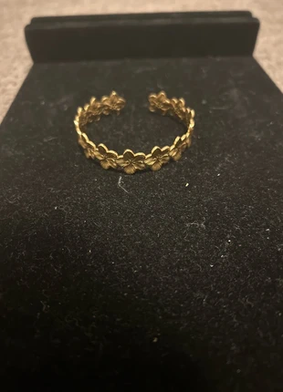 Bangle bloemetjes stainless steel, merk: Eigen, staat: Nieuw zonder prijskaartje, € 4,50, € 5,43 inclusief Kopersbescherming