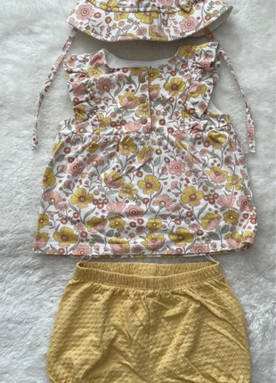 Zomer setje, marque: C&A, état: Neuf sans étiquette, taille: 9-12 mois / 74 cm, 5,00 €, 5,95 € Protection acheteurs incluse