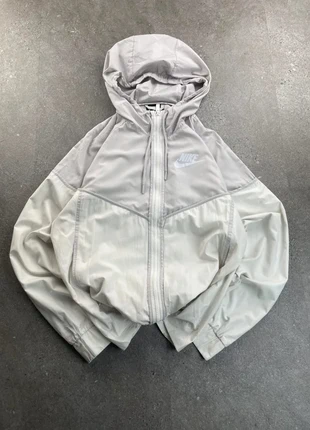 Veste coupe vent à capuche track jacket Nike blanche/crème taille M oversize logo brodé, marke: Nike, zustand: Sehr gut, größe: M / 38 / 10, 30,00 €, 32,20 € inklusive Vinted-Käuferschutz