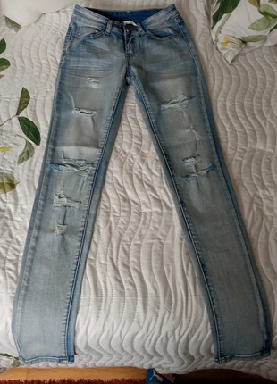 Vaquero con rotos , marque: Zero, état: Très bon état, taille: XS / 34 / 6, 5,00 €, 5,95 € Protection acheteurs incluse