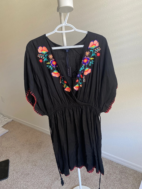 Black dress with embroidered flowers 5