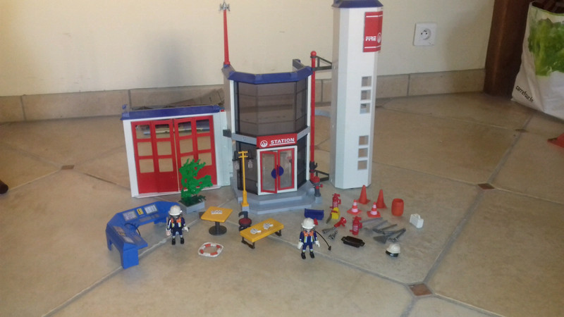 Playmobil - 4819 - Jeu de construction - Caserne de pompiers