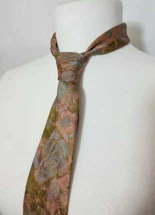 Cravate chic et romantique à motifs fleuris des années 80-90, marque: Vintage, état: Très bon état, 15,00 €, 16,45 € Protection acheteurs (Pro) incluse