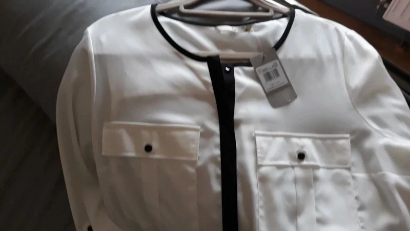 konvergens Formålet elektropositive White blouse with black trim - Vinted