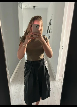 Luxe Echt Leren Rok – By Malene Birger – Maat 38 | Bijna Nieuw!, marque: By Malene Birger, état: Neuf sans étiquette, taille: M / 38 / 10, 75,00 €, 79,45 € Protection acheteurs incluse