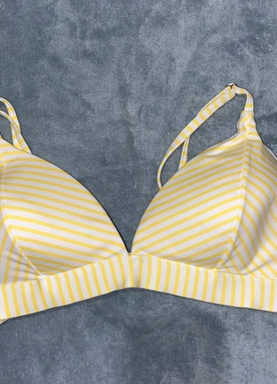 Haut de maillot de bain jaune et blanc , merk: H&M, staat: Heel goed, maat: XXL / 44 / 16, € 4,00, € 4,90 inclusief Kopersbescherming