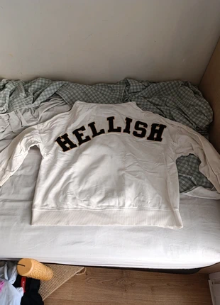 Sudadera hellish blanca, merk: Pull & Bear, staat: Heel goed, maat: L / 40 / 12, € 5,00, € 5,95 inclusief Kopersbescherming