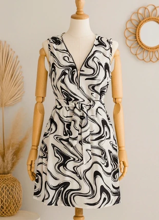 Robe fluide taille M, merk: Shein, staat: Nieuw zonder prijskaartje, maat: M / 38 / 10, € 18,00, € 19,60 inclusief Kopersbescherming