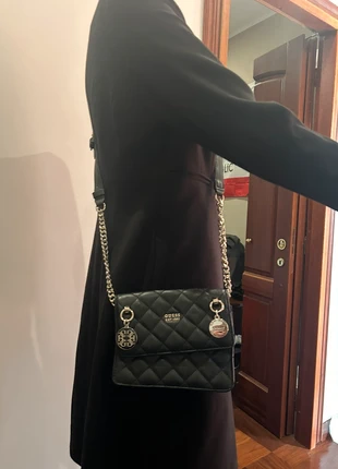 Borsetta Guess tracolla nera, marke: GUESS, zustand: Sehr gut, 22,00 €, 23,80 € inklusive Vinted-Käuferschutz