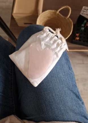 Gua sha quartz rose Sun & Sia, marque: Sun & Sia, état: Neuf avec étiquette, 6,00 €, 7,00 € Protection acheteurs incluse