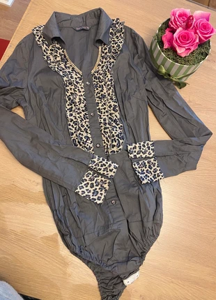 Camicia grigia a body con inserti animalier, marque: Happy Lady, état: Très bon état, taille: S / 36 / 8, 1,00 €, 1,75 € Protection acheteurs incluse