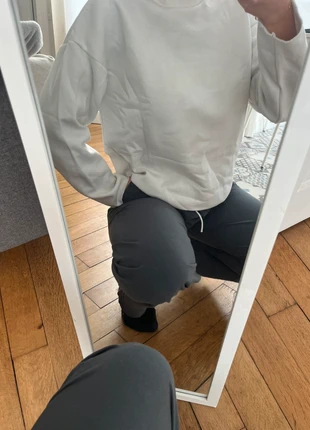 Sweat blanc Bershka, marke: Bershka, zustand: Sehr gut, größe: XS / 34 / 6, 5,00 €, 5,95 € inklusive Vinted-Käuferschutz