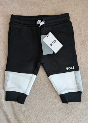 Pantalon jogging Hugo boss 6 mois 67 cm, marque: Hugo Boss, état: Neuf avec étiquette, taille: 6-9 mois / 68 cm, 35,00 €, 37,45 € Protection acheteurs incluse