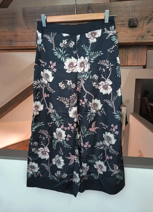 Pantalon large léger à fleurs , marque: New Look, état: Très bon état, taille: M / 38 / 10, 5,00 €, 5,95 € Protection acheteurs incluse