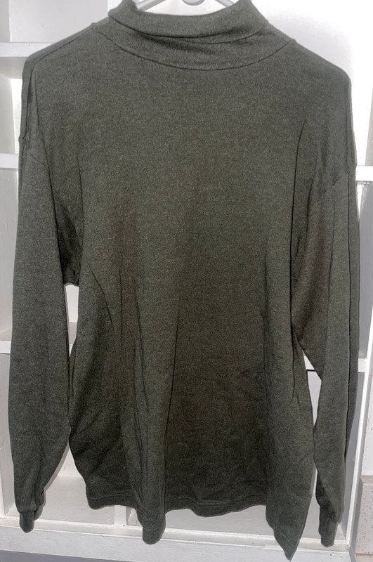 Basic editions size medium , green womens turtle neck guc 2