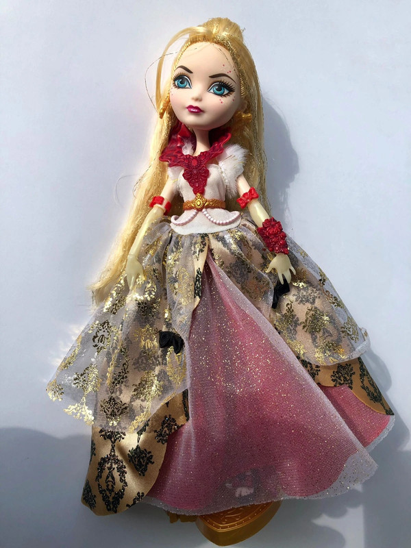 Boneca Ever After High - Apple White - Seminova