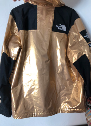 Supreme x The north face mountain jacket gold size M | Vinted