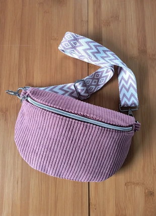 Sac banane rose velours côtelé bandoulière, merk: Boutique indépendante, staat: Heel goed, € 17,00, € 18,55 inclusief Kopersbescherming Pro