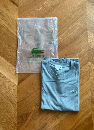 T-shirt gris Lacoste, brand: Lacoste, condizioni: Buone, taglia: M, €34.00, €36.40 include la Protezione acquisti