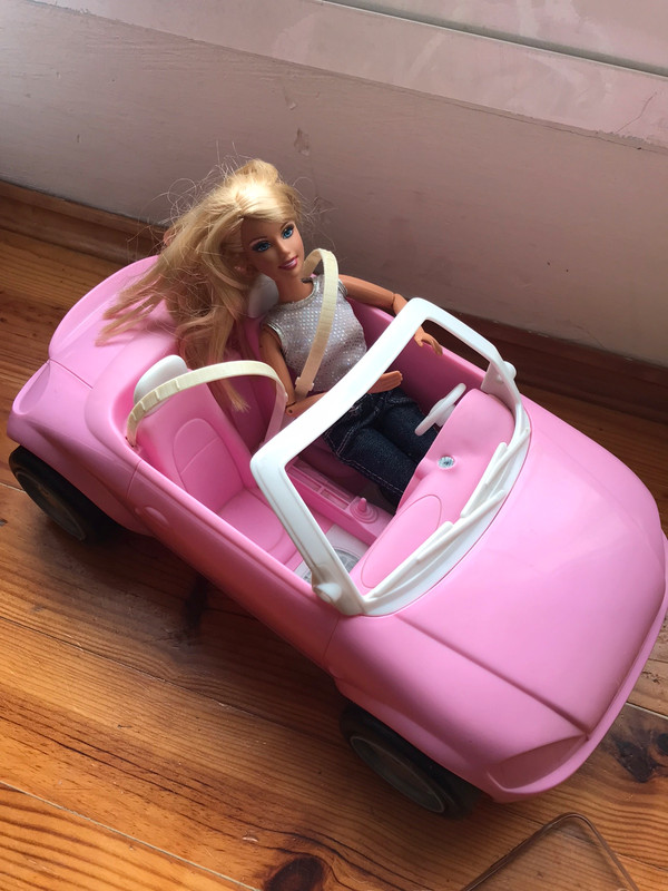 Muneca Barbie con coche descapotable