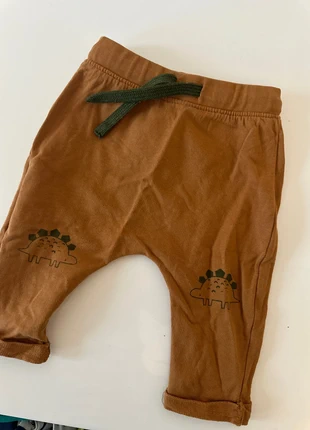Broek 68 maat jongen, marca: 5.10.15, estado: Muito bom, tamanho: 3-6 meses / 62 cm, €1.50, €2.28 inclui Proteção do Comprador