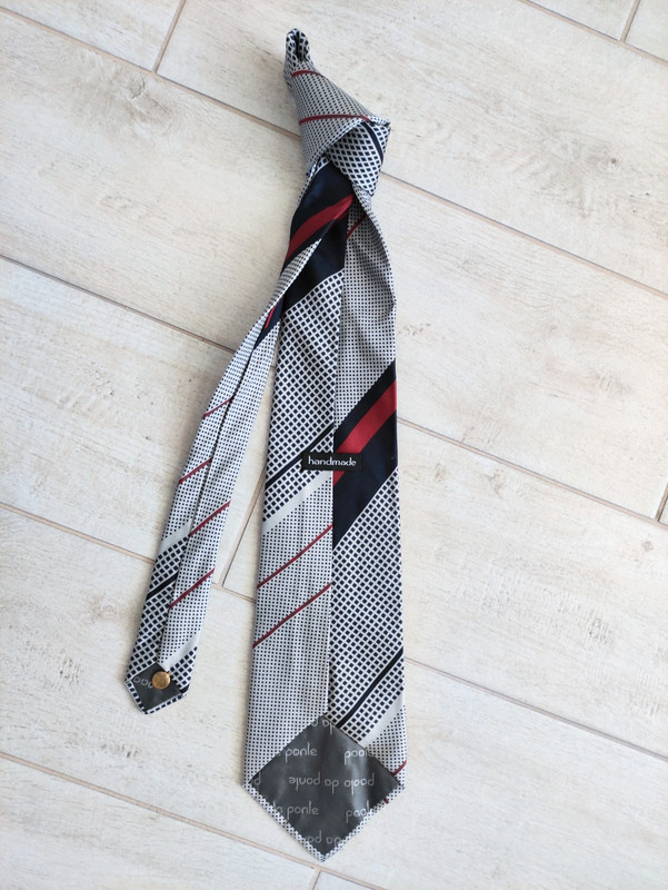 Cravatta Paolo Da Ponte 100% seta grigio motivo a righe oblique e quadratini blu-rosso 3
