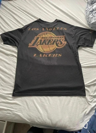 T-shirt Los Angeles Lakers new era taille M, marque: New Era, état: Très bon état, taille: M, 5,00 €, 5,95 € Protection acheteurs incluse