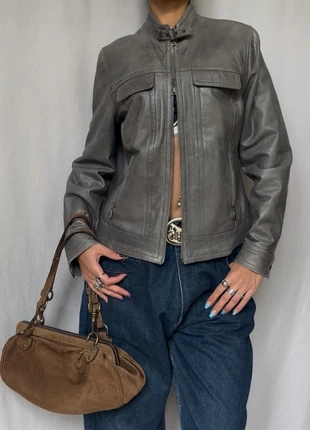 Vintage Frank Walder Grey Leather 2 Way Zip Up Jacket with Buckle Neck Wrap Detailing (#689), marca: Frank Walder, estado: Muito bom, tamanho: M / 38 / 10, €66.00, €70.00 inclui Proteção do Comprador Pro