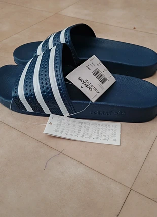 Claquette, marque: adidas, état: Neuf avec étiquette, taille: 43, 30,00 €, 32,20 € Protection acheteurs incluse