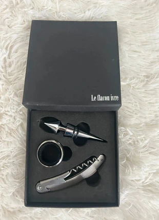 Coffret neuf pour vin en acier inoxydable, merk: le flacon ivre, staat: Nieuw zonder prijskaartje, € 5,00, € 5,95 inclusief Kopersbescherming