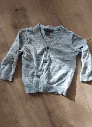 Grijs vestje, marca: Primark, estado: Muito bom, tamanho: 12-18 meses / 80 cm, €1.00, €1.75 inclui Proteção do Comprador