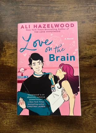 Love on the Brain - Ali Hazelwood - New Condition, estado: Como novo, €13.00, €14.35 inclui Proteção do Comprador