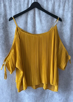 Luftige gelbe Bluse aus plissiertem Stoff für einen eleganten und bequemen Look, merk: Vintage, staat: Heel goed, maat: S / 36 / 8, € 19,00, € 20,65 inclusief Kopersbescherming