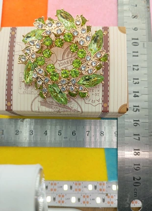 Broche avec la boîte, marca: Broche.fr, estado: Muito bom, €5.00, €5.95 inclui Proteção do Comprador Pro