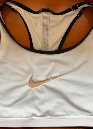Top deportivo Nike, merk: Nike, staat: Heel goed, maat: S, € 8,00, € 9,10 inclusief Kopersbescherming