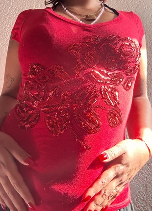 Red Rose Glitter Shirt, brand: Express, condizioni: Ottime, taglia: XS / IT 38 / EU 34, €10.00, €11.20 include la Protezione acquisti