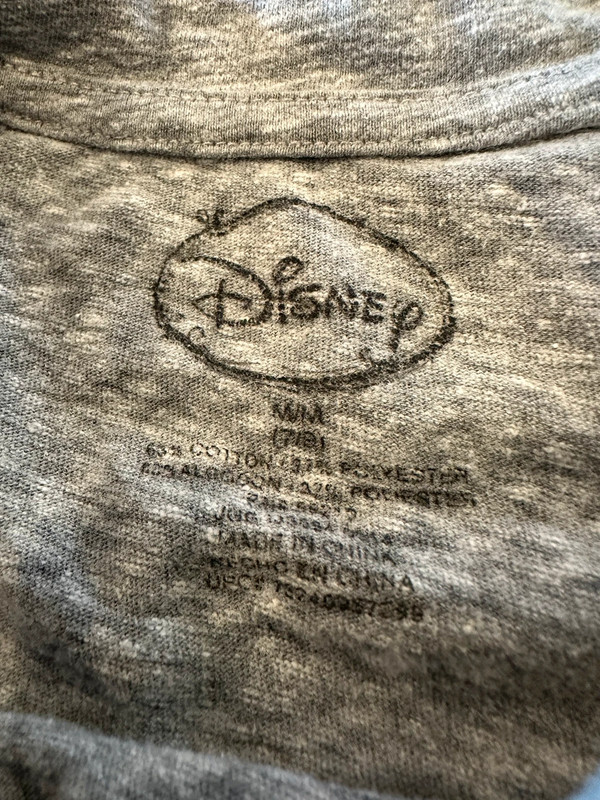 Women’s M Disney shirt 2