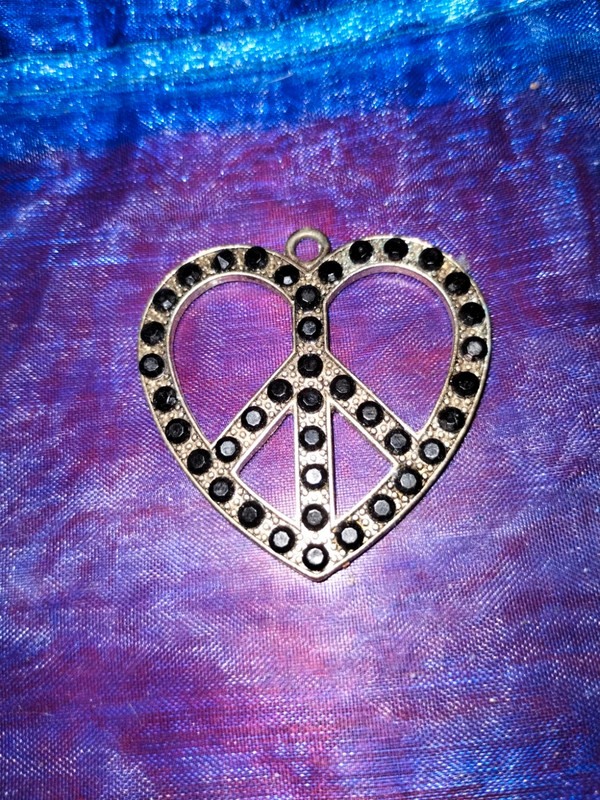 Very beautiful black rhinestone heart piece pendant