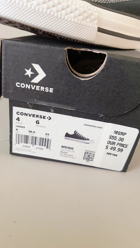 New Converse Sneaker women size 6 2
