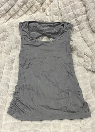 Top gris, dos nu, merk: Shein, staat: Goed, maat: M / 38 / 10, € 2,00, € 2,80 inclusief Kopersbescherming