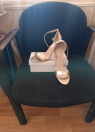 Zapatos de tacón dorados, merk: La Modeuse, staat: Goed, maat: 38, € 5,00, € 5,95 inclusief Kopersbescherming