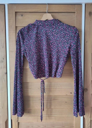 Crop top Bershka femme S, motif fleurs roses, manches longues, état neuf, marque: Bershka, état: Neuf sans étiquette, taille: S / 36 / 8, 7,00 €, 8,05 € Protection acheteurs incluse
