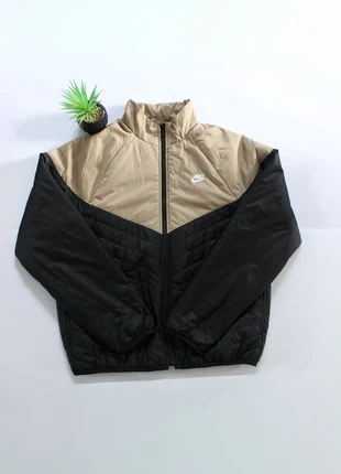 Nike-doudoune noir et dorée-parfaite état-taille M, merk: Nike, staat: Nieuw met prijskaartje, maat: M, € 55,00, € 58,45 inclusief Kopersbescherming